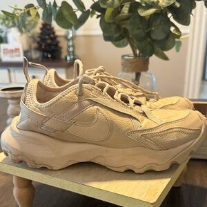 Nike Light TC 7900 sneakers